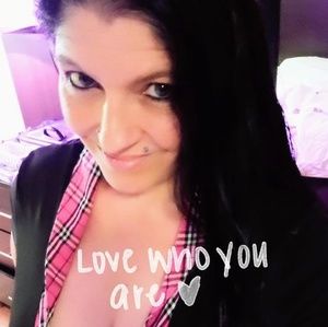 Meet your Posher, Connie